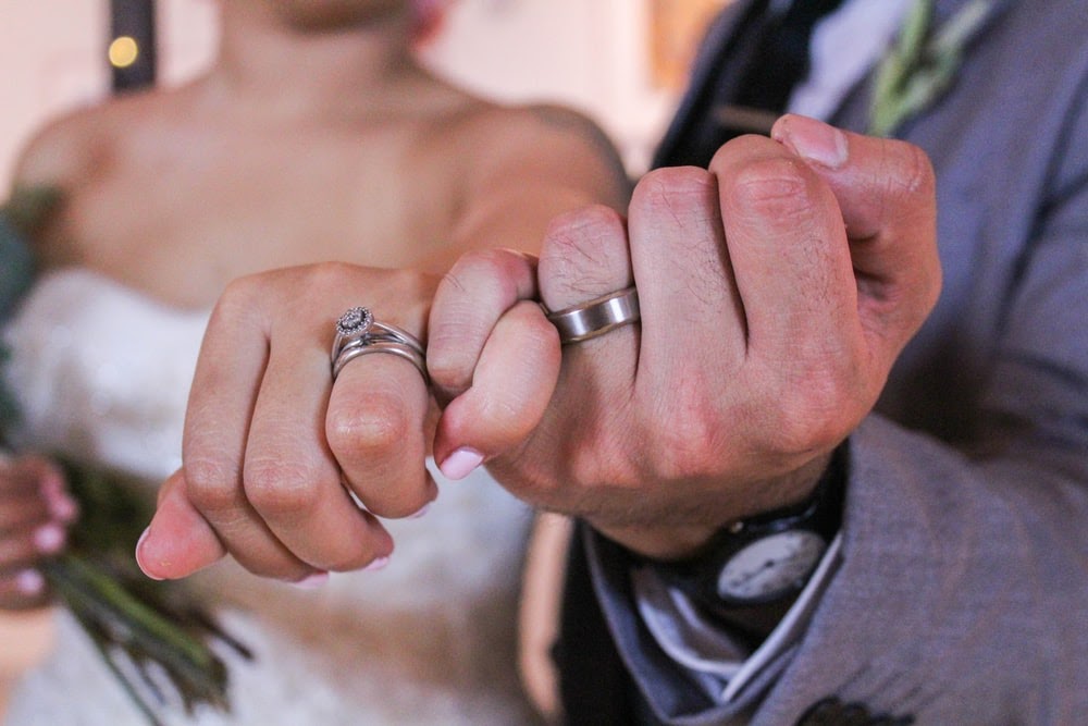 Panduan Lengkap: Bagaimana Cara Memastikan Cincin Pernikahan Nyaman Saat Dipakai Sehari-hari